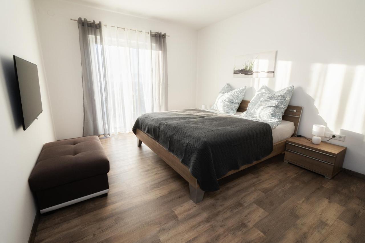 Ferienwohnung Bergaecker ノイアルベンロイト エクステリア 写真